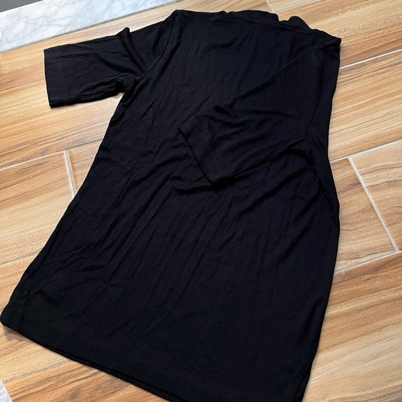 NWT Black High-Neck Tee - Picture 4 of 6